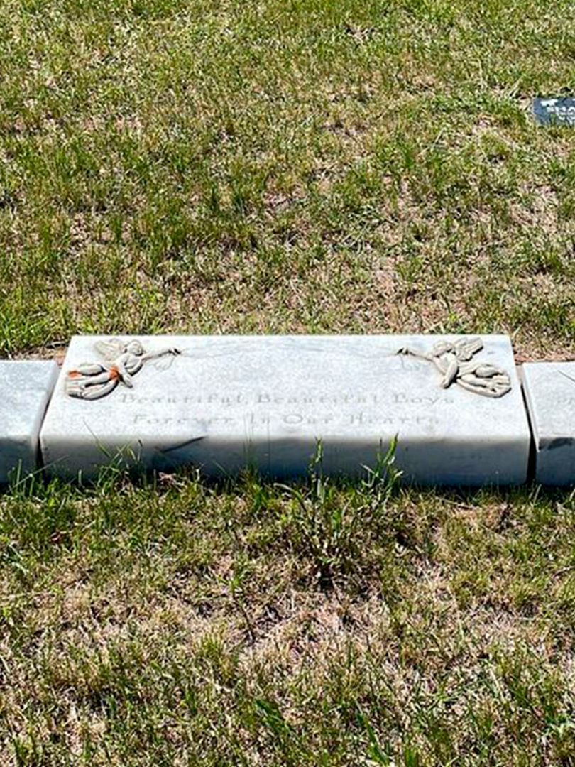 Baby Jason Keith Wakeford's grave. Photo 1
