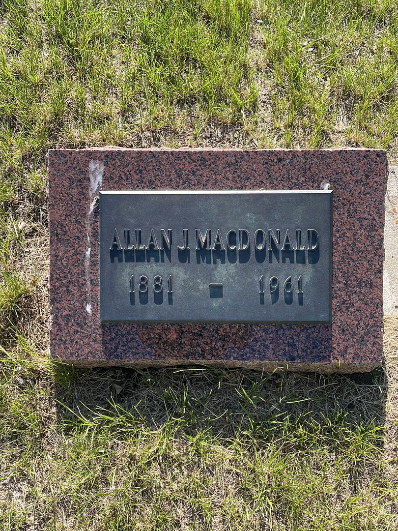 Allan John MacDonald's grave. Photo 1