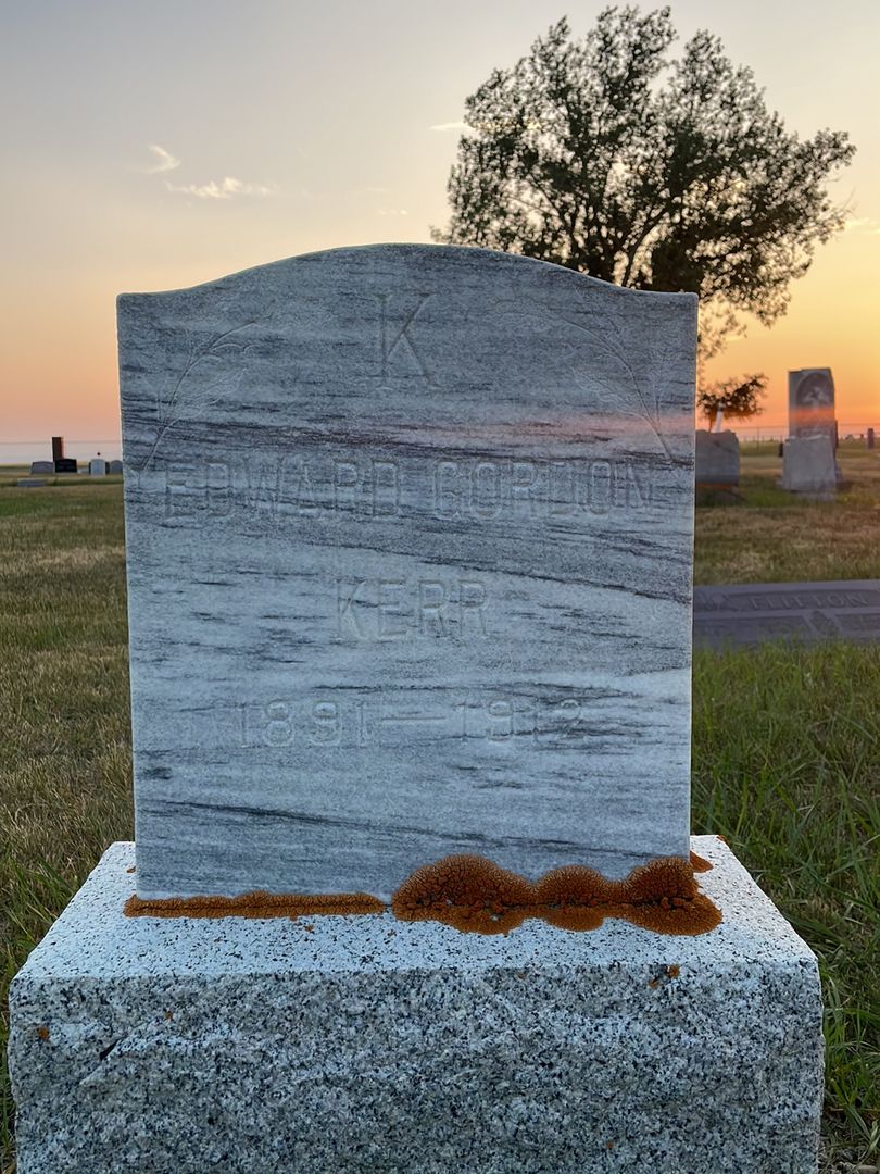 Edward Gordon Kerr's grave. Photo 1