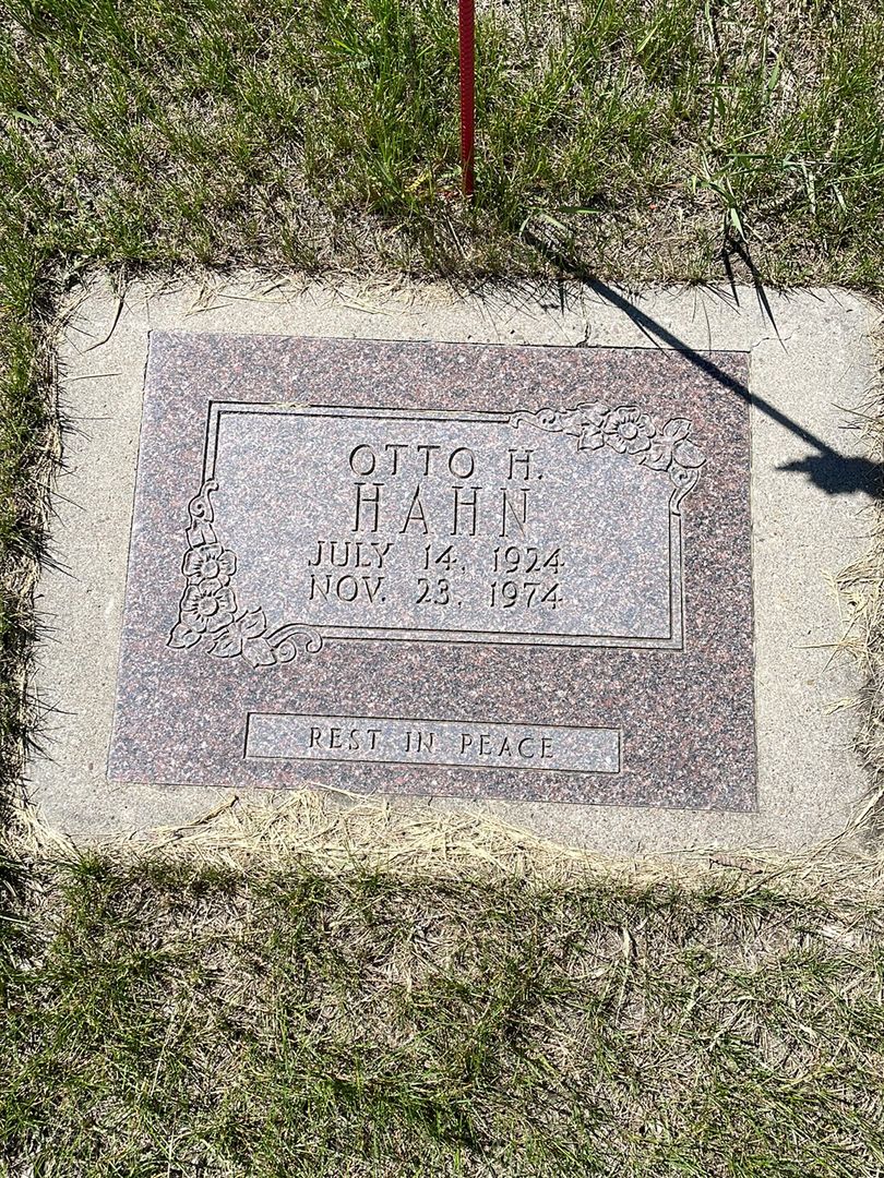 Otto Heinz Hahn's grave. Photo 1
