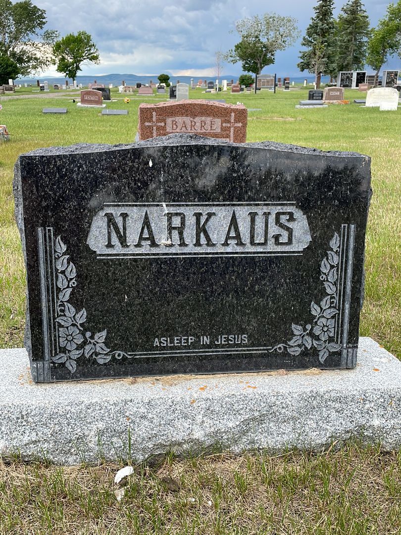 Leslie Narkaus's grave
