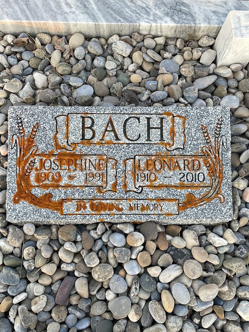 Leonard John "Len" Bach's grave. Photo 1