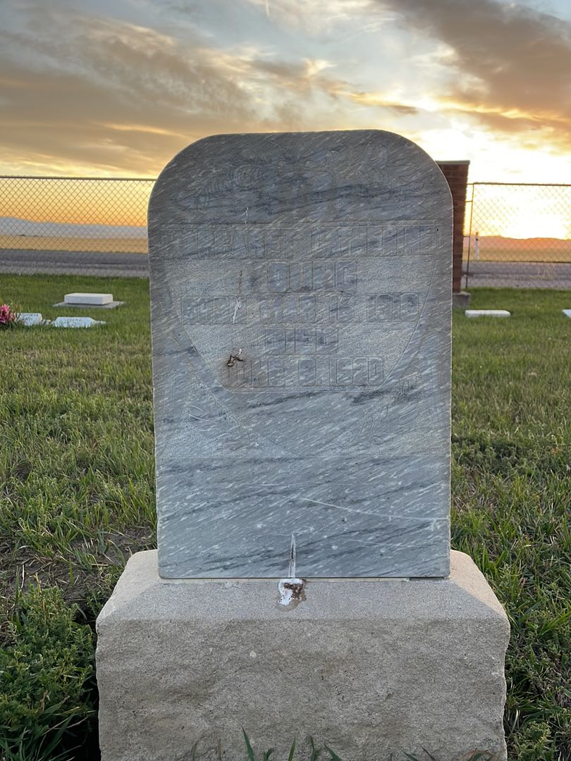 Margaret Catherine Young's grave. Photo 1