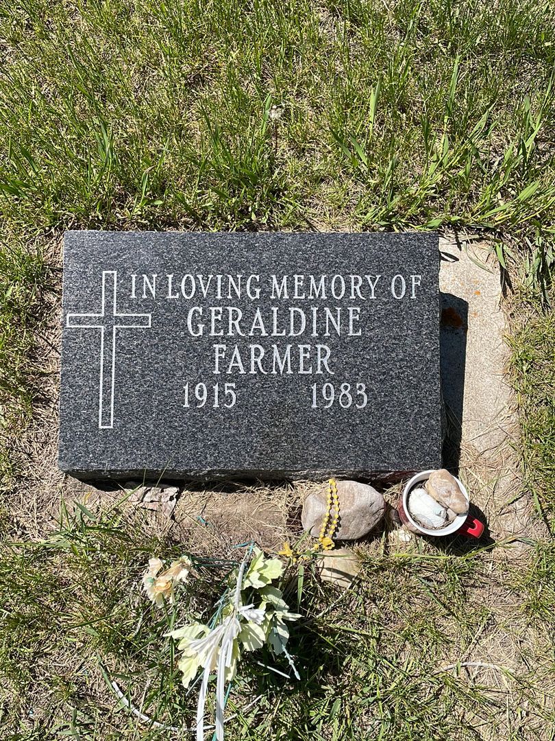 Geraldine Mary Farmer's grave. Photo 1