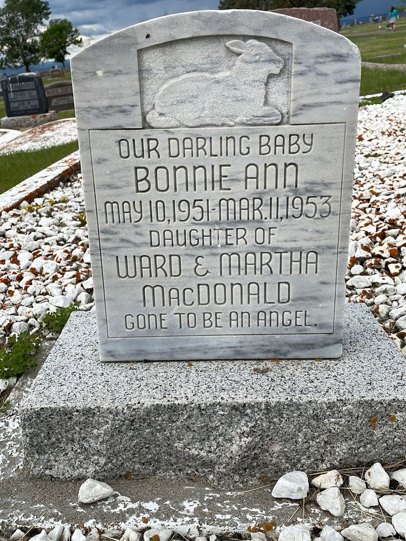 Bonnie Ann MacDonald's grave. Photo 1