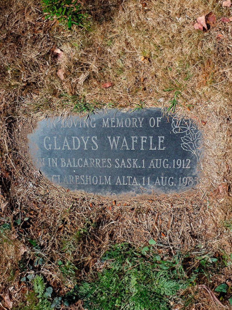 Gladys Waffle's grave. Photo 1