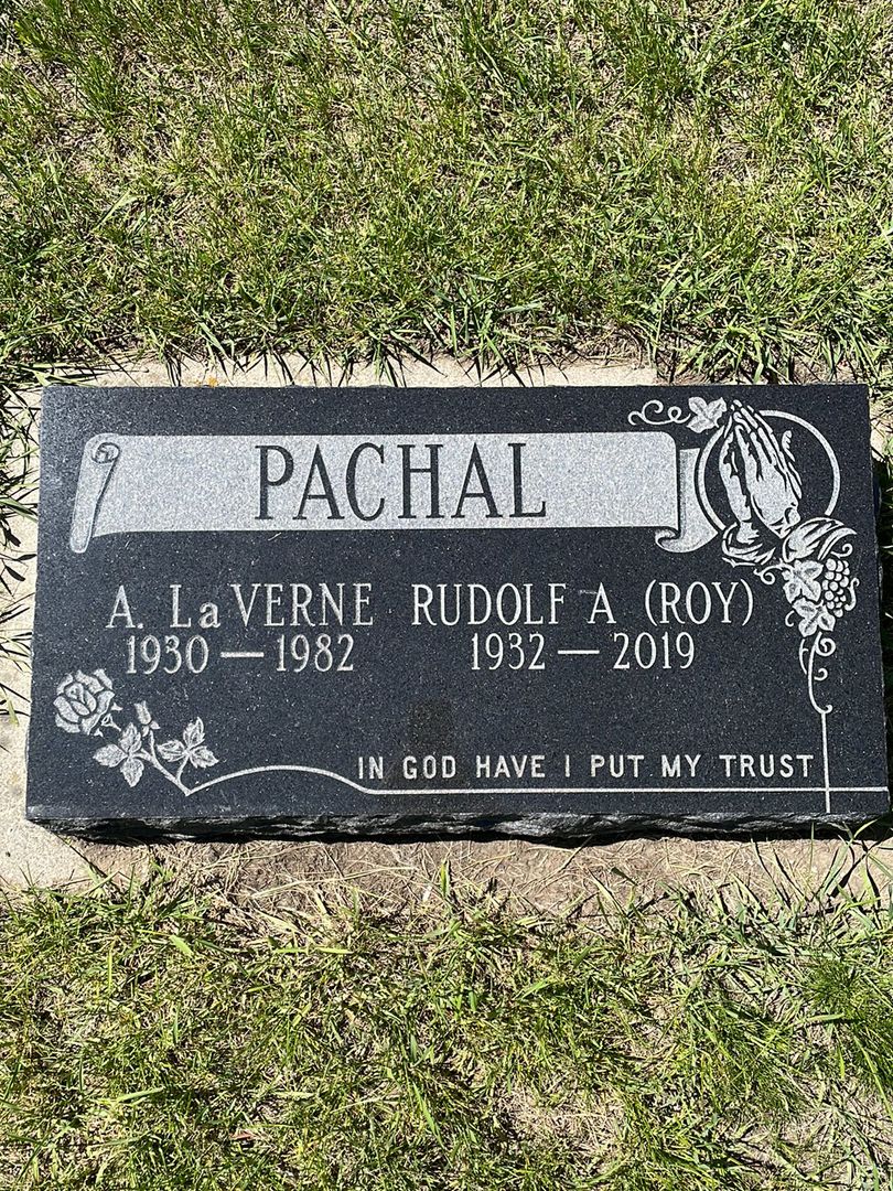 Anna LaVerne Pachal's grave. Photo 1