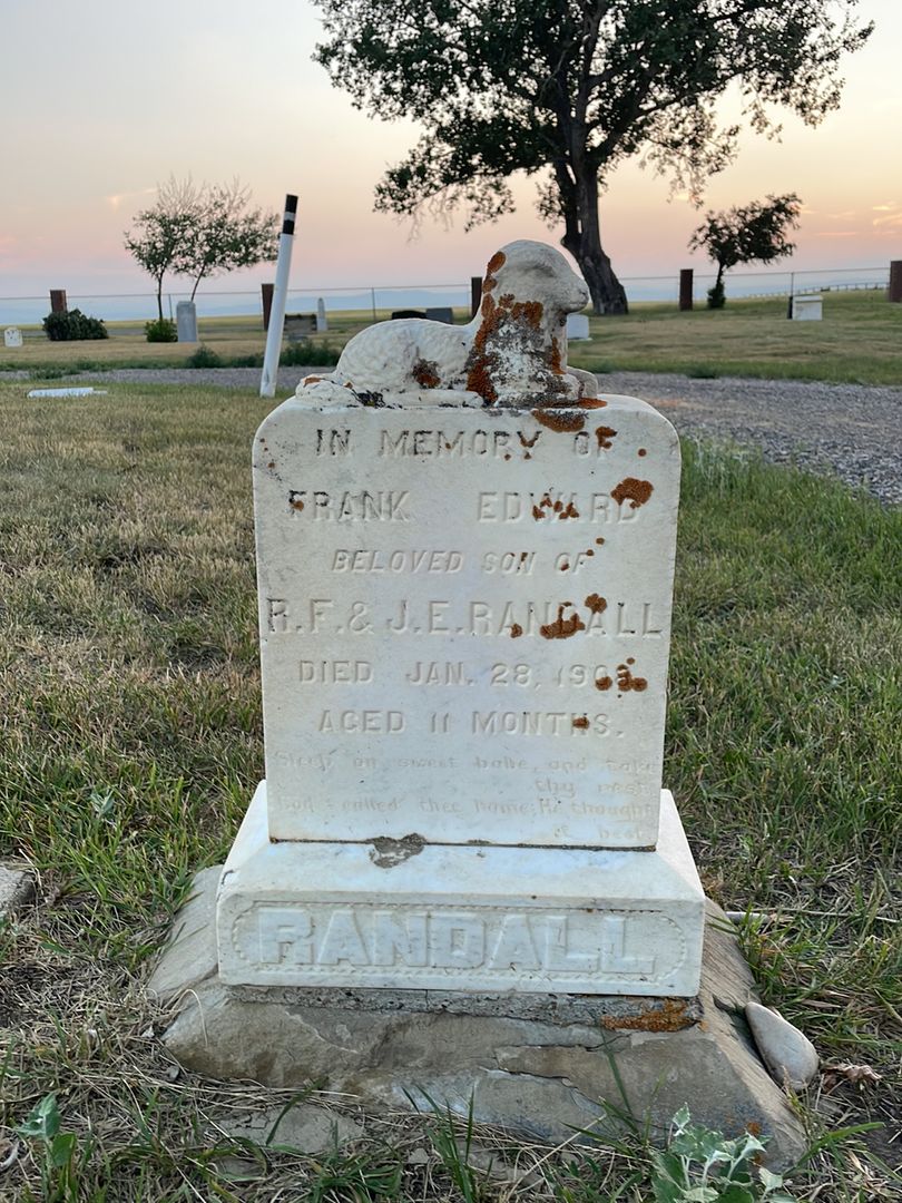 Frank Edward Randall's grave. Photo 1