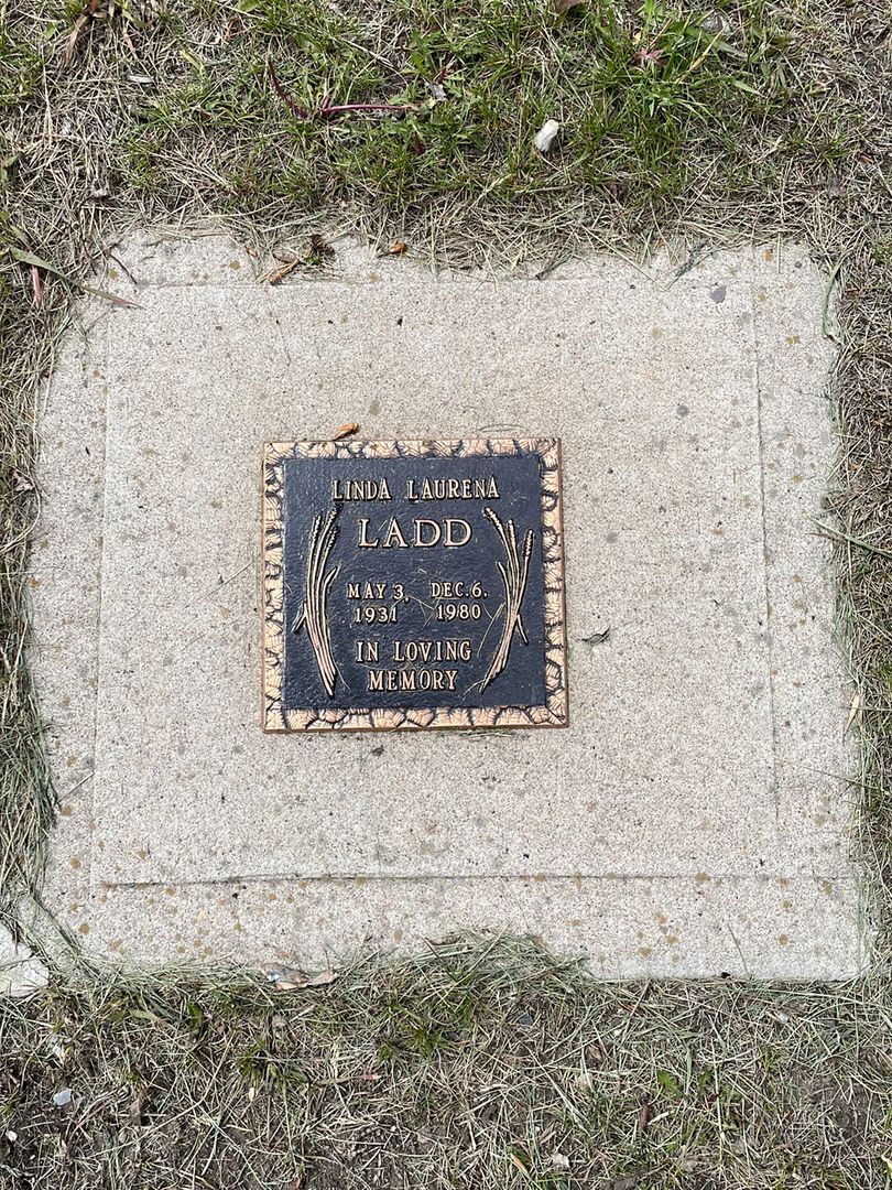 Linda Laurena Ladd's grave. Photo 1