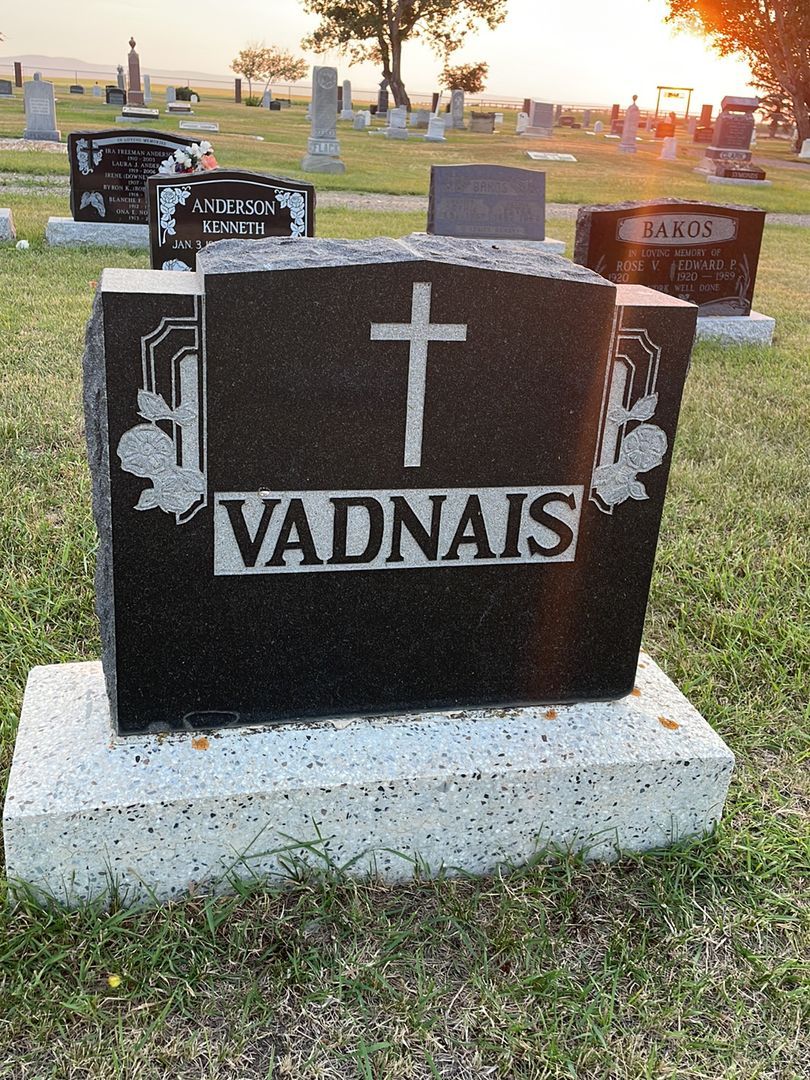 Joy Vadnais's grave. Photo 1