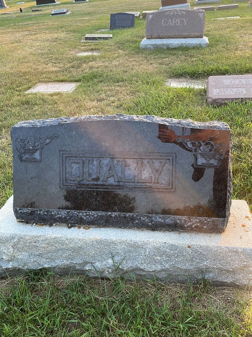 Arvil Edwin Qually's grave. Photo 1