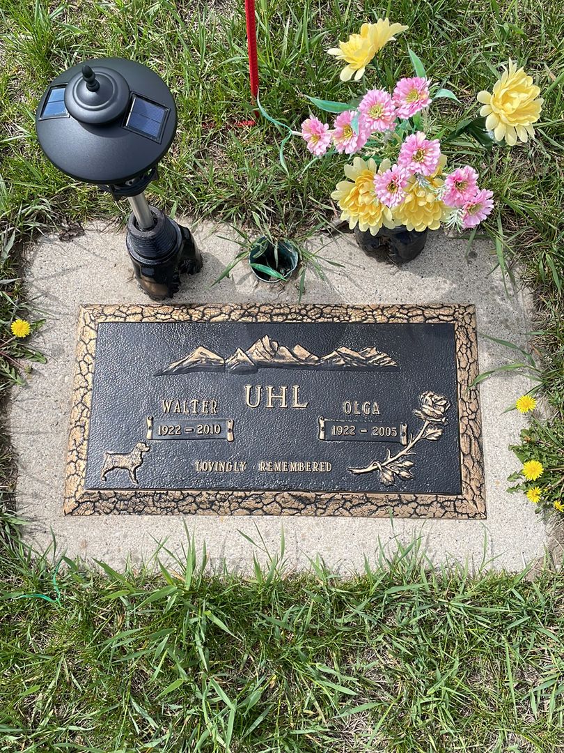 Olga Uhl's grave. Photo 1