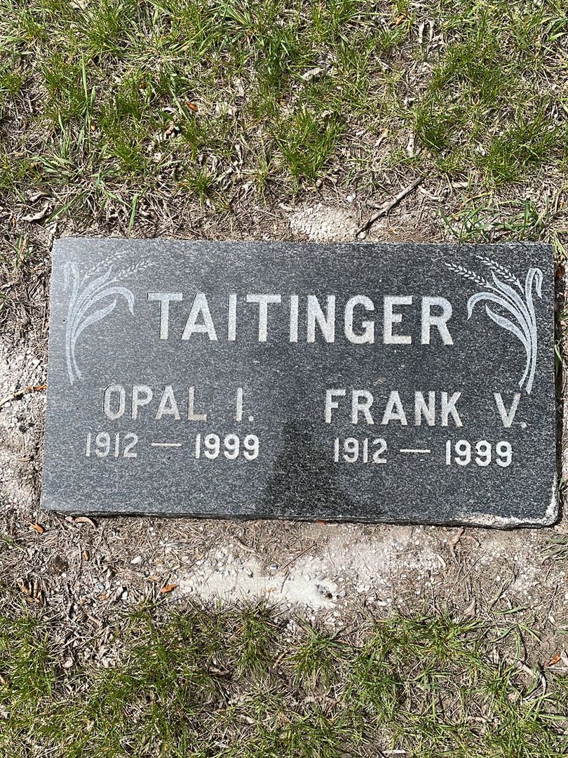 Opal Irene Taitinger's grave. Photo 1