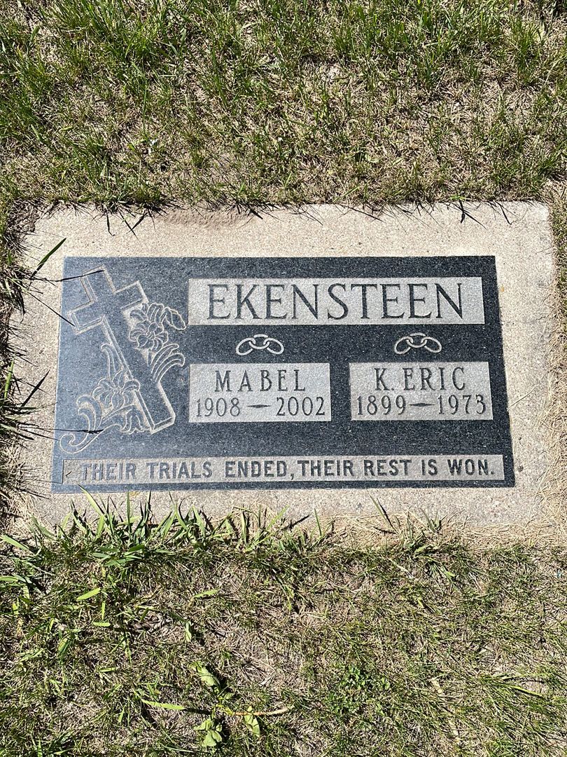 Mabel Ekensteen's grave. Photo 1
