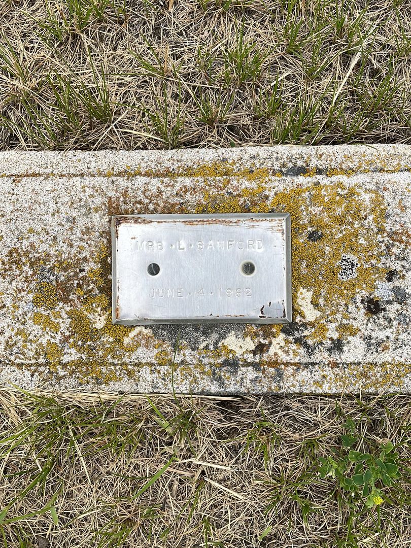Missus/Madam Leona Sanford's grave. Photo 1