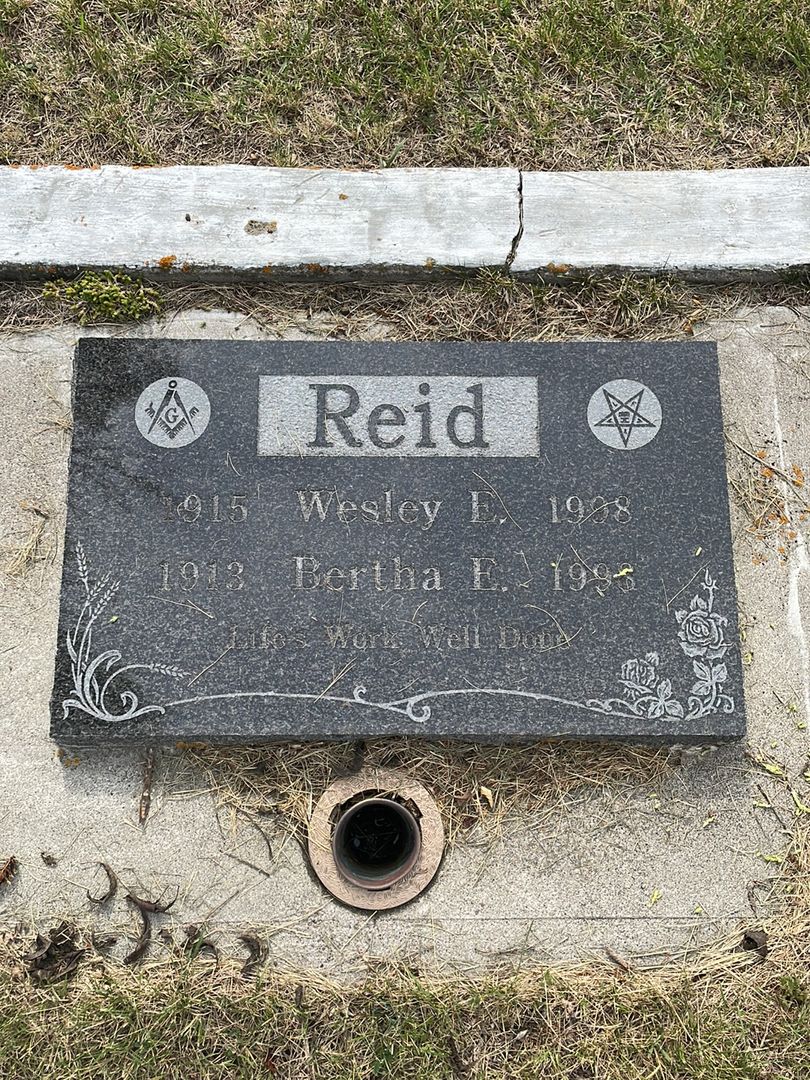 Bertha Esther Reid's grave. Photo 1