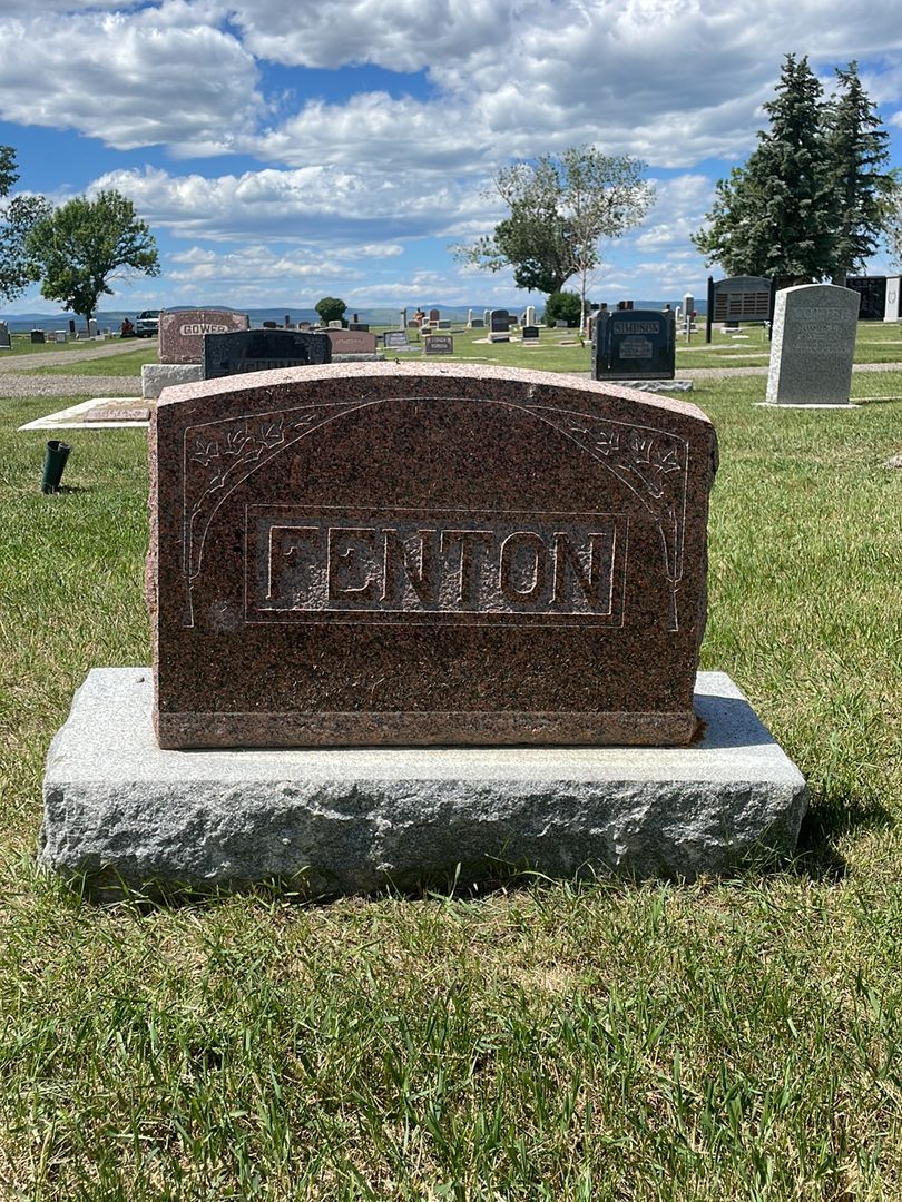 Albert Newton Fenton's grave. Photo 1